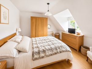 Bedroom- click for photo gallery